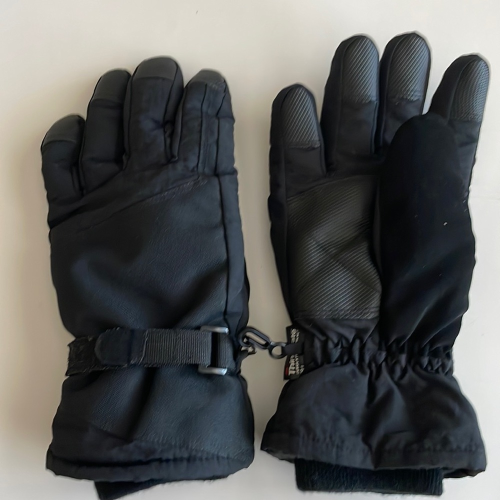 Thinsulane black gloves. M/L. Padres fingers. Adj velcro